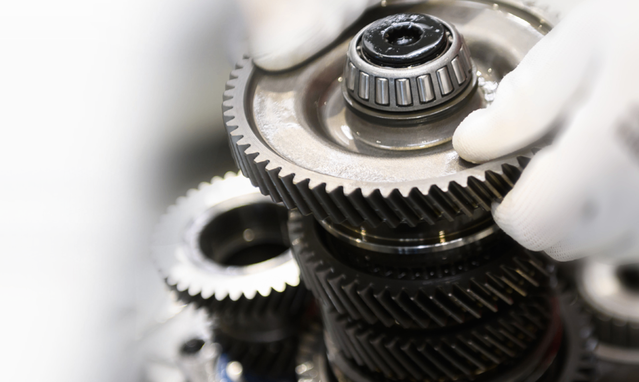 从人工搬运到智慧协同——zoty.com无人叉车在发动机制造企业的创新应用